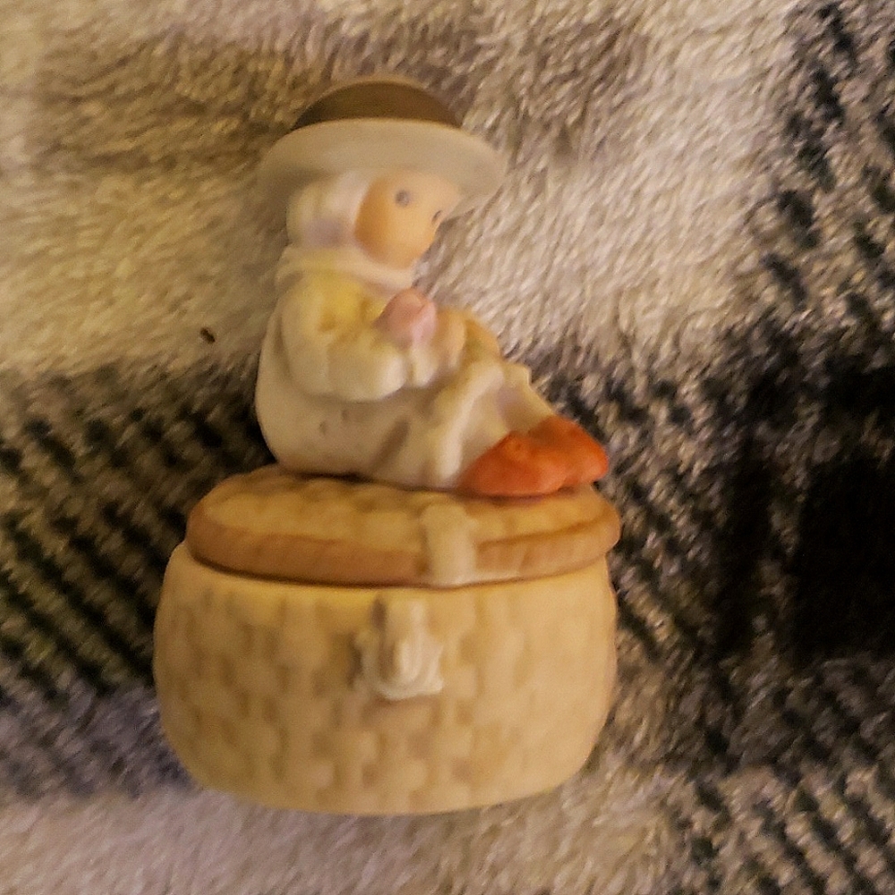 Thinking of you brings sweet memories enesco figurine